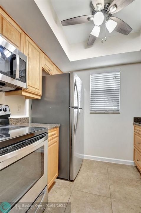 For Sale: $200,000 (2 beds, 1 baths, 751 Square Feet)