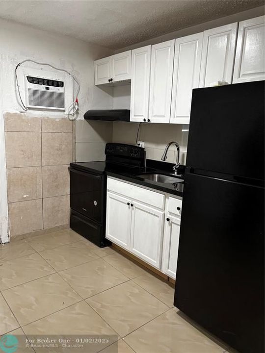 For Rent: $2,250 (2 beds, 1 baths, 974 Square Feet)