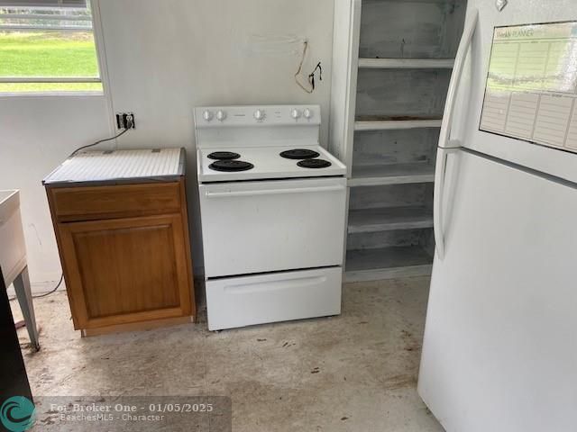 For Sale: $58,500 (2 beds, 2 baths, 926 Square Feet)