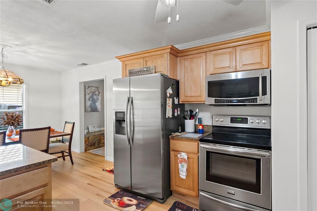 For Sale: $299,900 (3 beds, 2 baths, 1512 Square Feet)