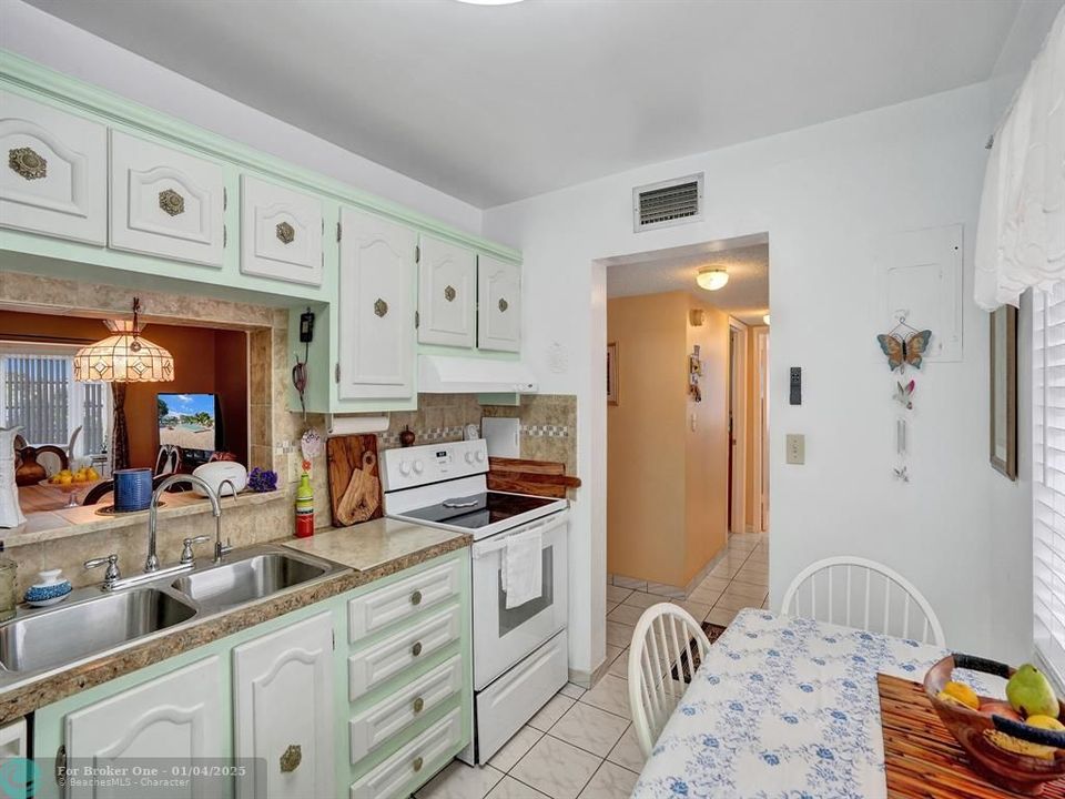 For Sale: $146,000 (2 beds, 2 baths, 1200 Square Feet)