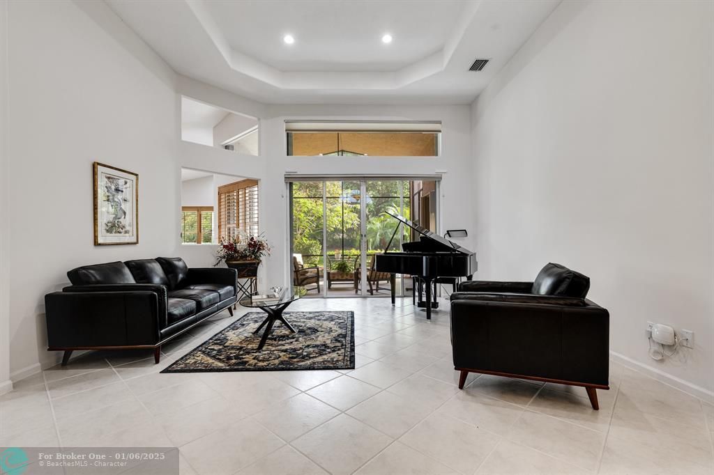 For Sale: $759,000 (4 beds, 2 baths, 2692 Square Feet)