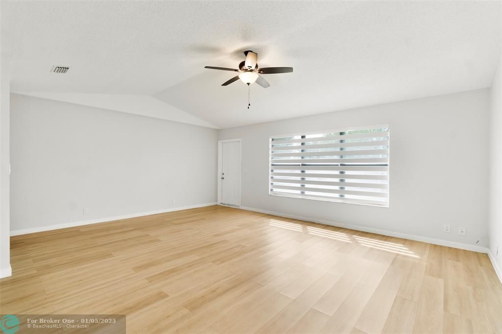 For Rent: $2,750 (2 beds, 2 baths, 1198 Square Feet)