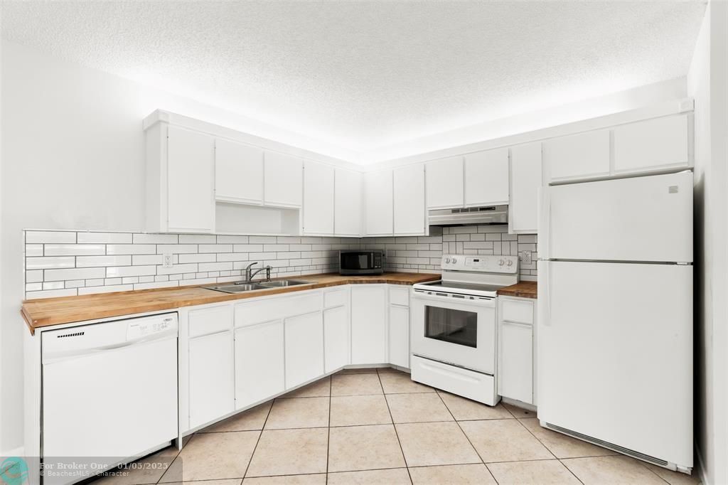 For Rent: $2,750 (2 beds, 2 baths, 1198 Square Feet)