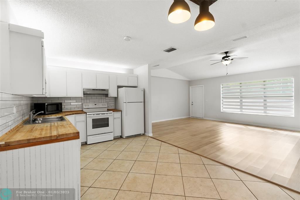 For Rent: $2,750 (2 beds, 2 baths, 1198 Square Feet)