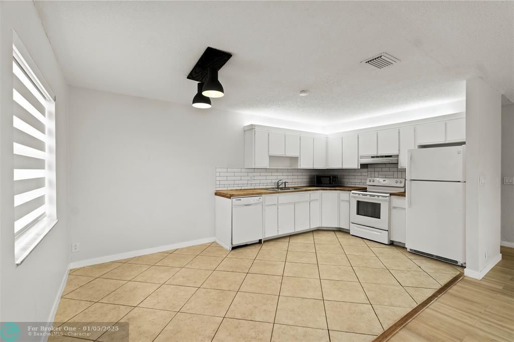 For Rent: $2,750 (2 beds, 2 baths, 1198 Square Feet)