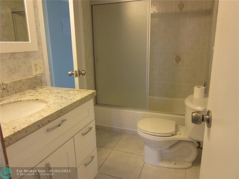 For Sale: $190,000 (1 beds, 1 baths, 670 Square Feet)