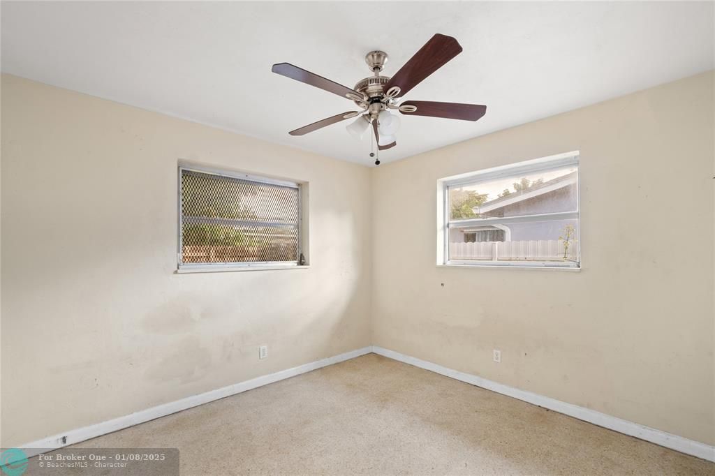 For Sale: $299,900 (3 beds, 2 baths, 1299 Square Feet)