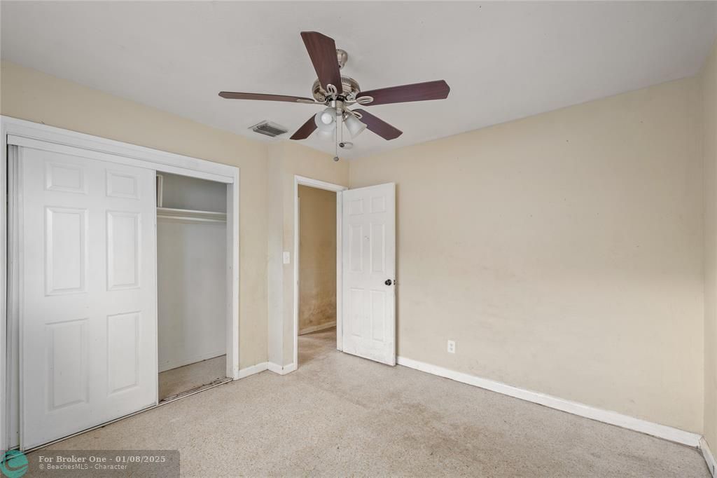 For Sale: $299,900 (3 beds, 2 baths, 1299 Square Feet)