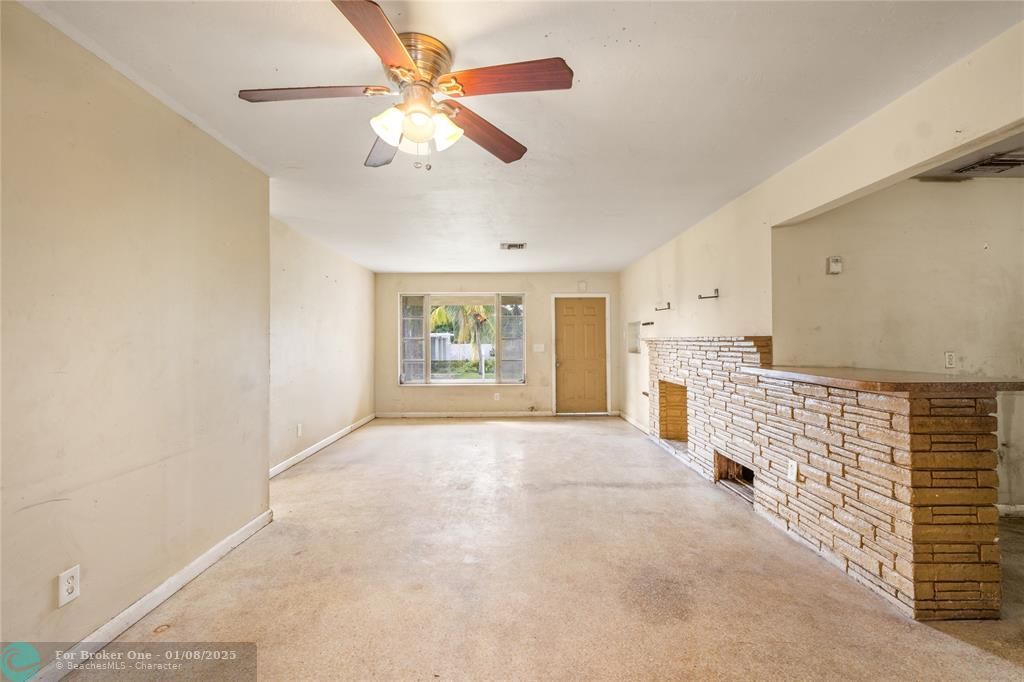 For Sale: $299,900 (3 beds, 2 baths, 1299 Square Feet)