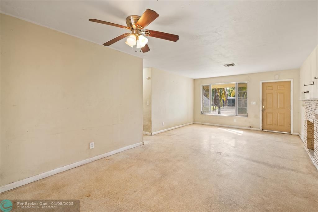 For Sale: $299,900 (3 beds, 2 baths, 1299 Square Feet)