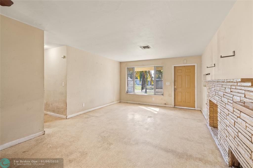 For Sale: $299,900 (3 beds, 2 baths, 1299 Square Feet)