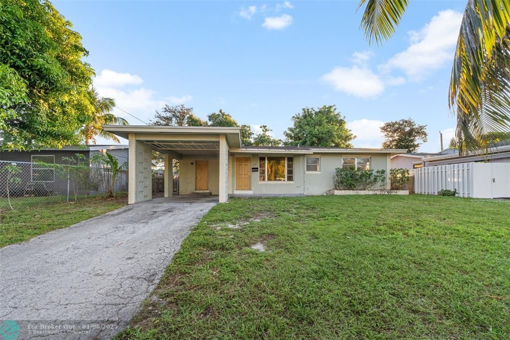 For Sale: $299,900 (3 beds, 2 baths, 1299 Square Feet)