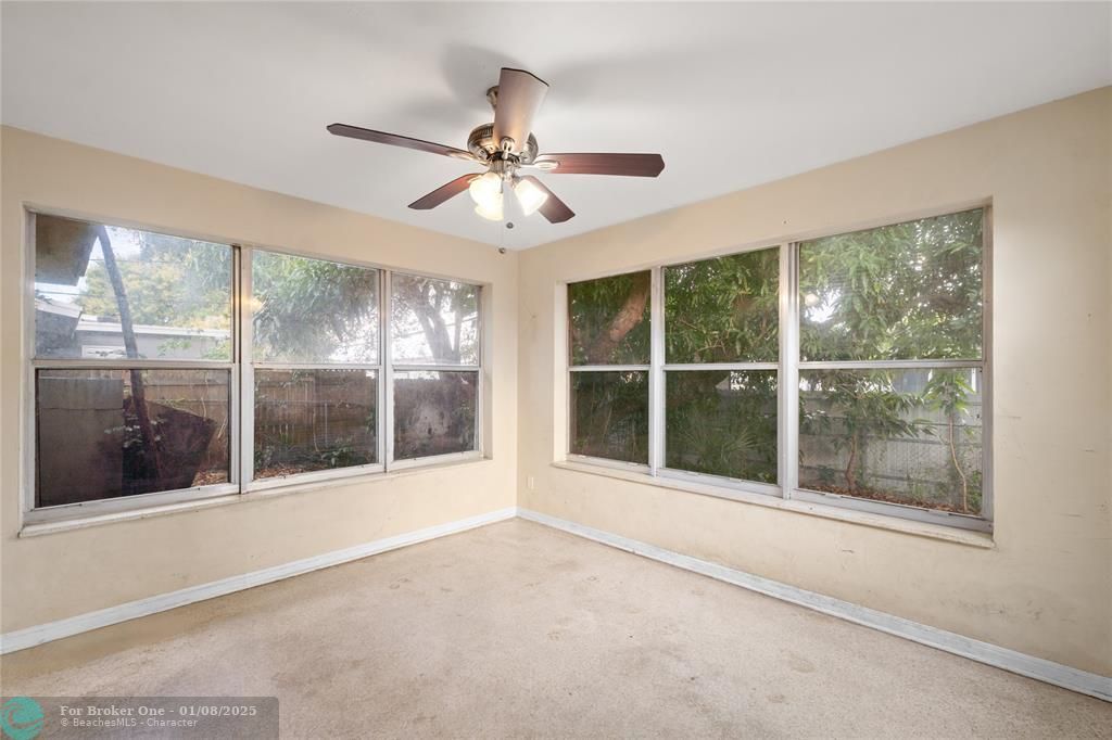 For Sale: $299,900 (3 beds, 2 baths, 1299 Square Feet)