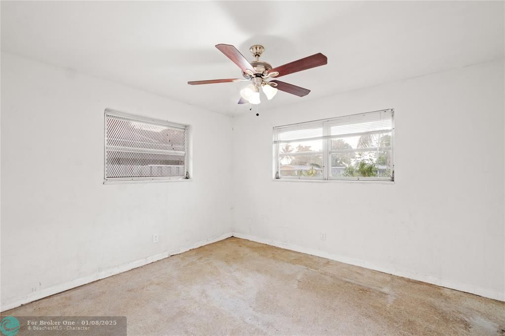 For Sale: $299,900 (3 beds, 2 baths, 1299 Square Feet)