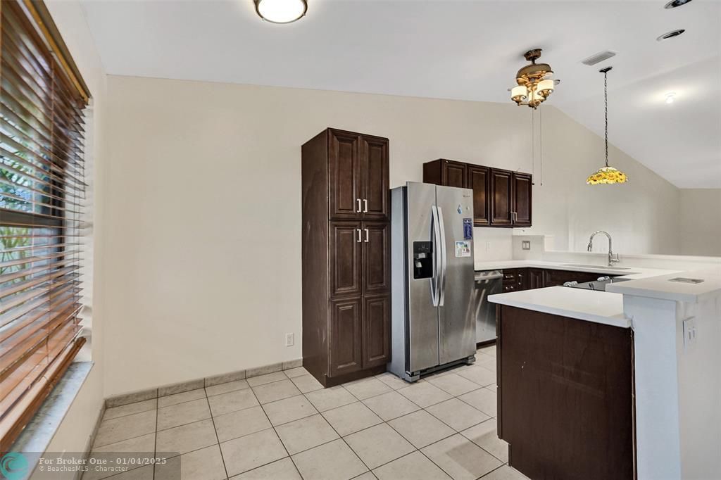 For Rent: $3,500 (3 beds, 2 baths, 1387 Square Feet)