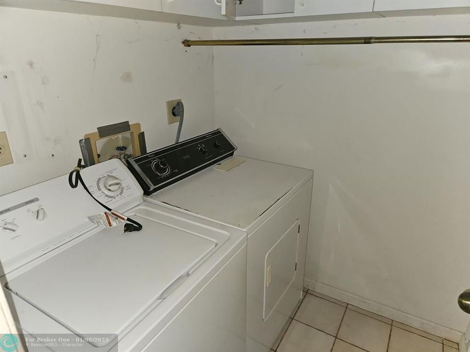 For Sale: $359,000 (2 beds, 2 baths, 1238 Square Feet)