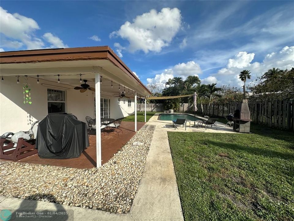 For Sale: $649,000 (4 beds, 2 baths, 1672 Square Feet)