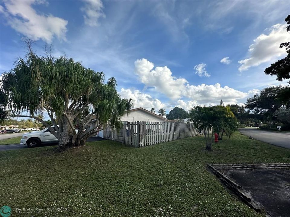 For Sale: $649,000 (4 beds, 2 baths, 1672 Square Feet)