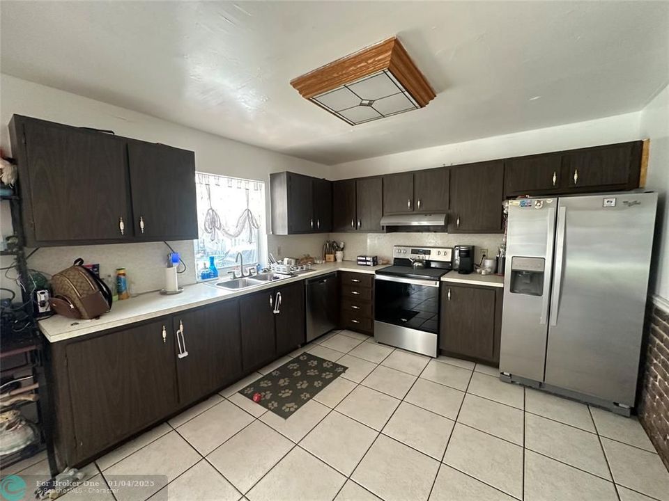 For Sale: $649,000 (4 beds, 2 baths, 1672 Square Feet)