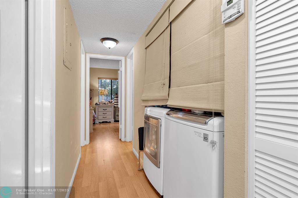 For Sale: $250,000 (2 beds, 1 baths, 1100 Square Feet)