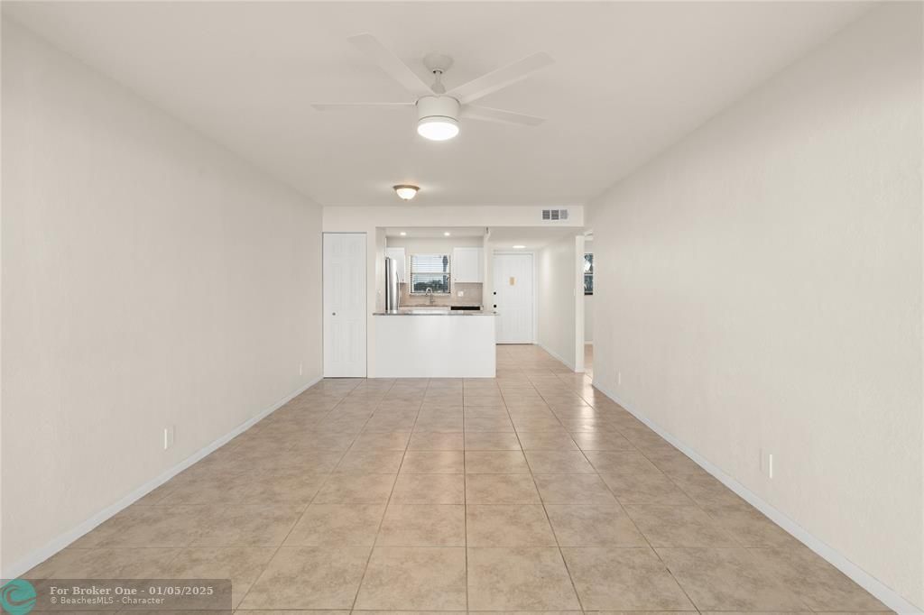 For Sale: $219,500 (2 beds, 2 baths, 986 Square Feet)