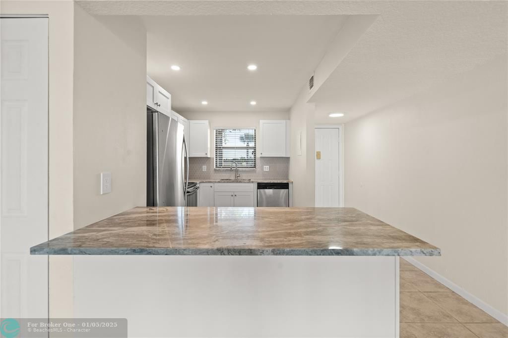 For Sale: $219,500 (2 beds, 2 baths, 986 Square Feet)