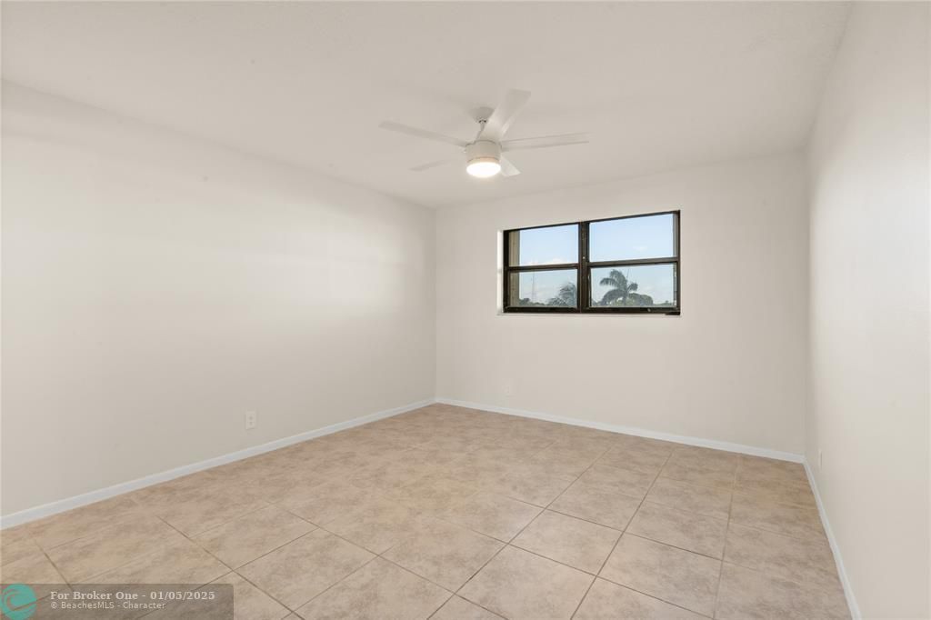 For Sale: $219,500 (2 beds, 2 baths, 986 Square Feet)