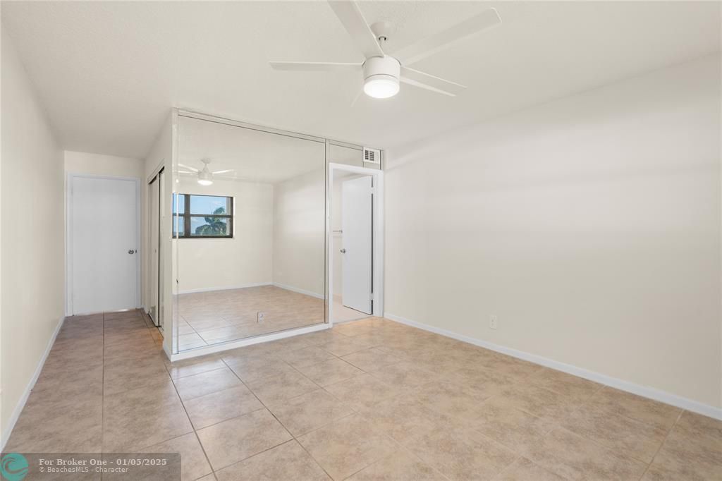 For Sale: $219,500 (2 beds, 2 baths, 986 Square Feet)