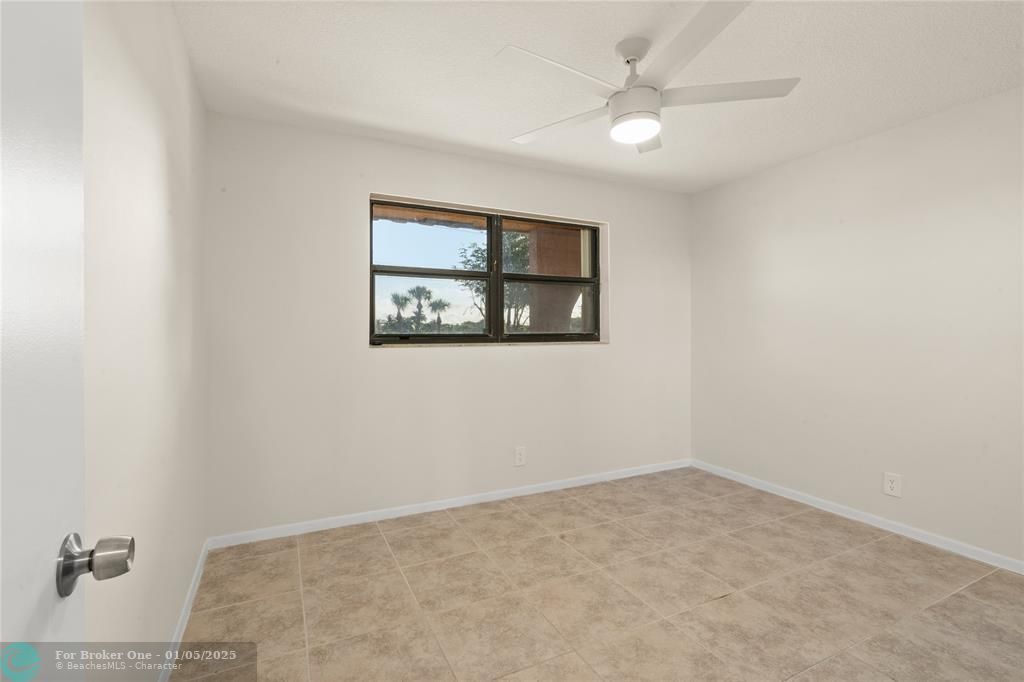 For Sale: $219,500 (2 beds, 2 baths, 986 Square Feet)