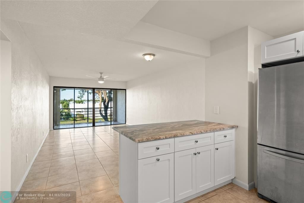 For Sale: $219,500 (2 beds, 2 baths, 986 Square Feet)