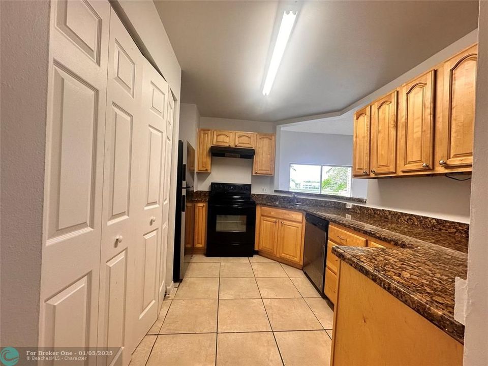 For Rent: $1,950 (2 beds, 2 baths, 1096 Square Feet)