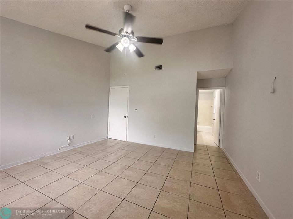 For Rent: $1,950 (2 beds, 2 baths, 1096 Square Feet)