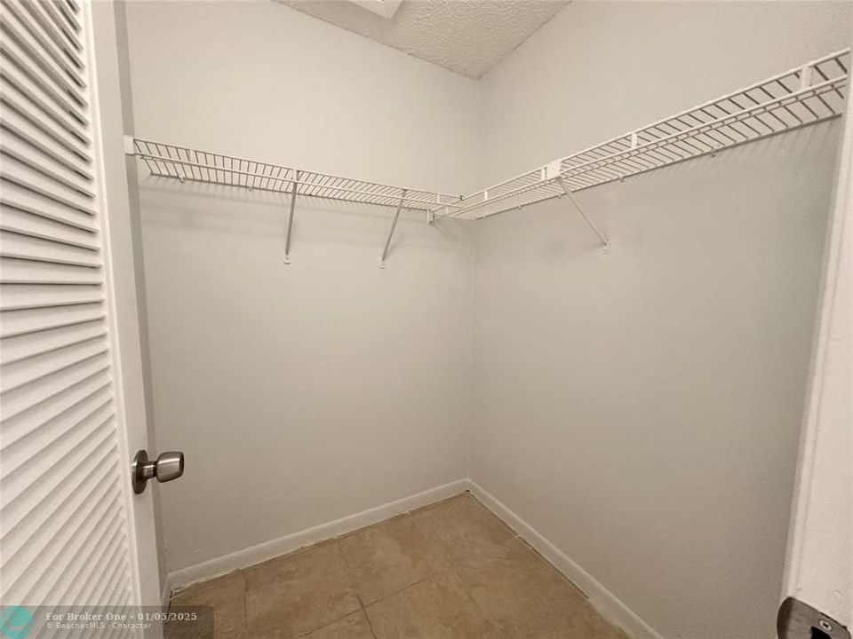 For Rent: $1,950 (2 beds, 2 baths, 1096 Square Feet)