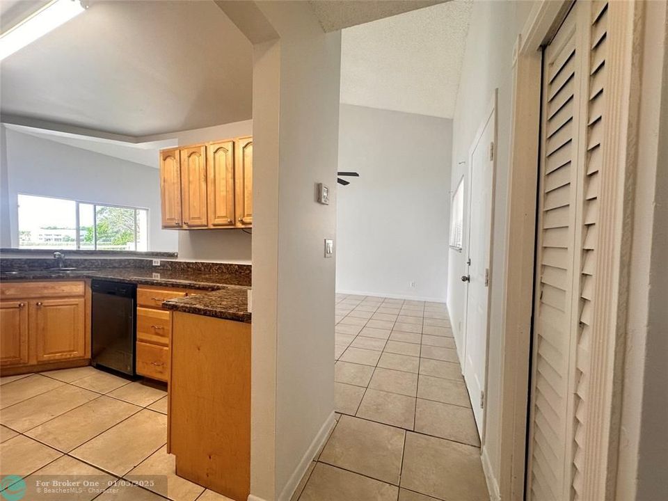 For Rent: $1,950 (2 beds, 2 baths, 1096 Square Feet)