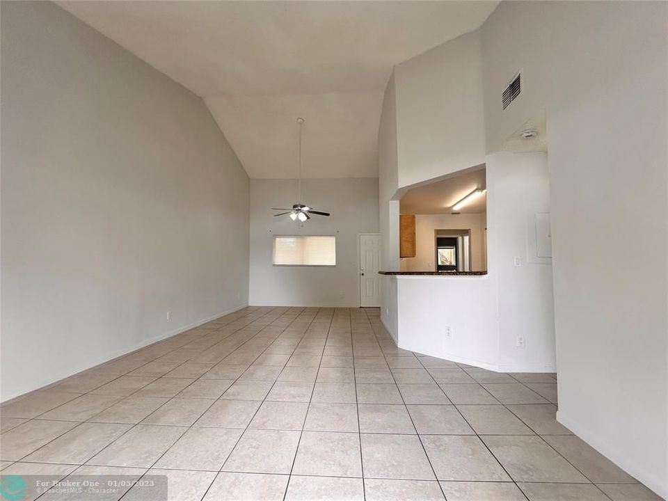 For Rent: $1,950 (2 beds, 2 baths, 1096 Square Feet)