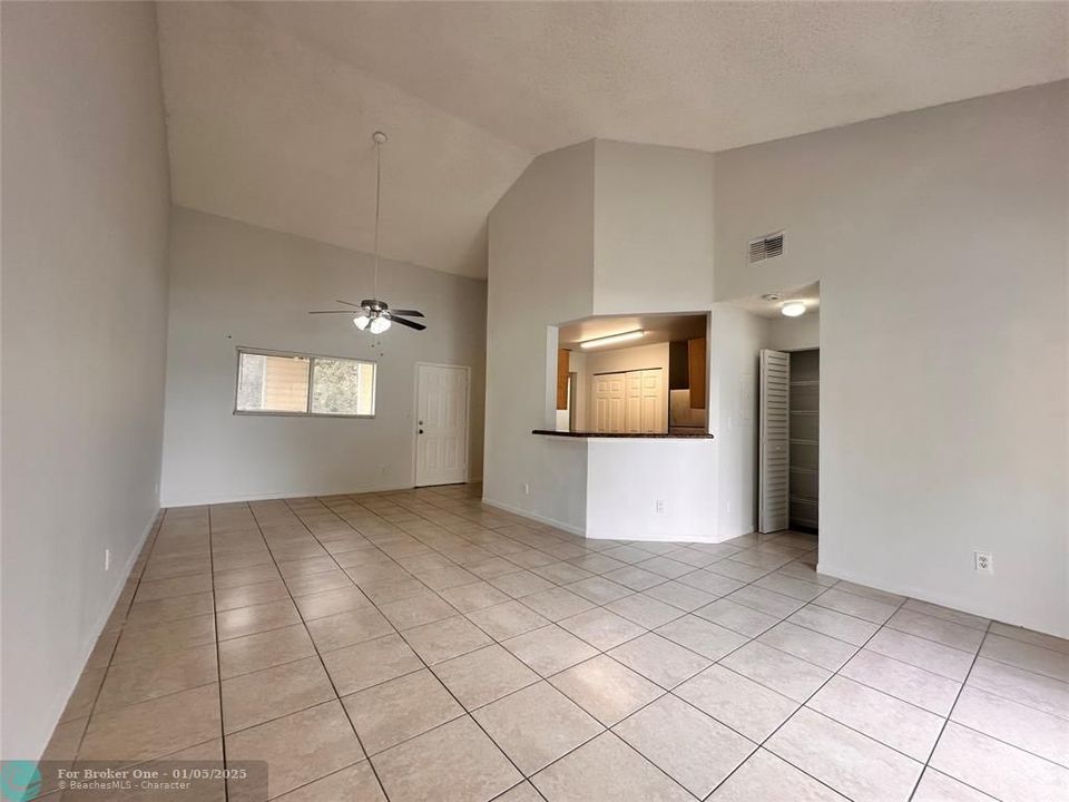 For Rent: $1,950 (2 beds, 2 baths, 1096 Square Feet)