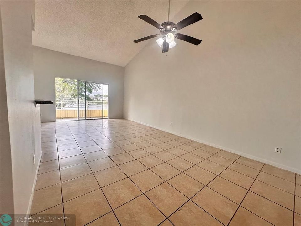 For Rent: $1,950 (2 beds, 2 baths, 1096 Square Feet)