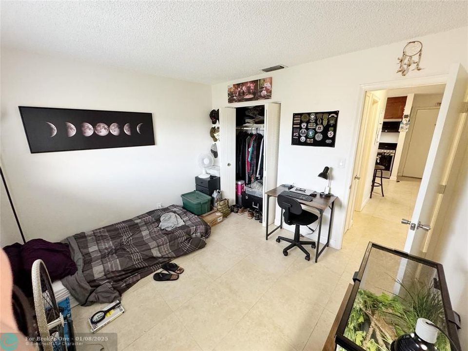 For Sale: $165,000 (2 beds, 1 baths, 609 Square Feet)