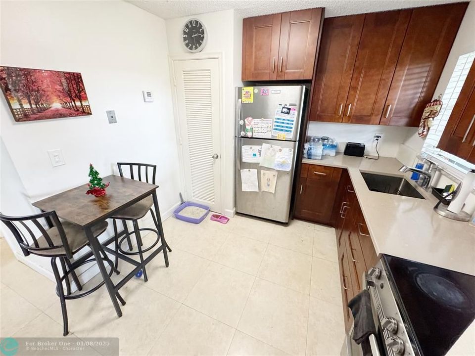 For Sale: $165,000 (2 beds, 1 baths, 609 Square Feet)