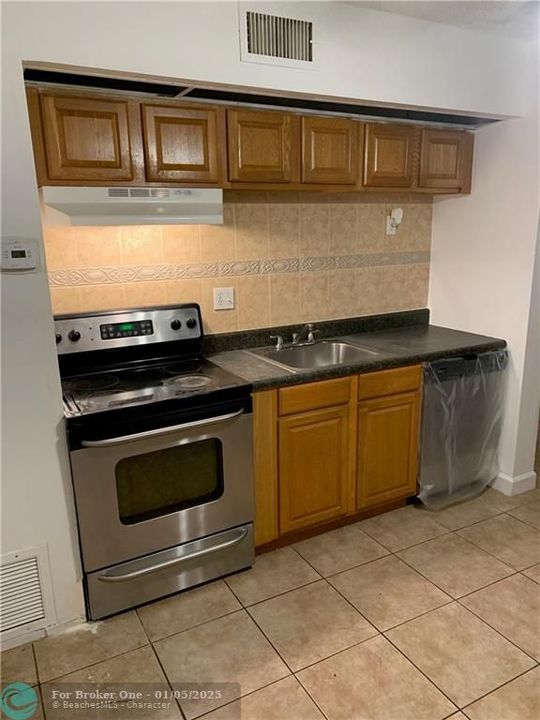 For Rent: $1,500 (1 beds, 1 baths, 580 Square Feet)