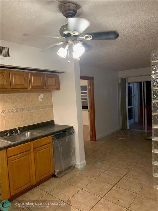 For Rent: $1,500 (1 beds, 1 baths, 580 Square Feet)