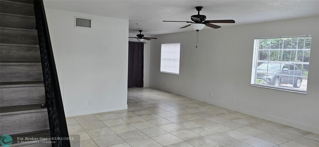 For Rent: $2,150 (2 beds, 1 baths, 2160 Square Feet)