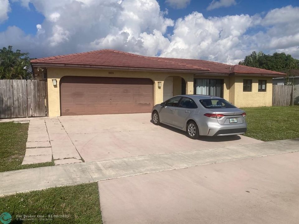 For Rent: $3,850 (3 beds, 2 baths, 1707 Square Feet)