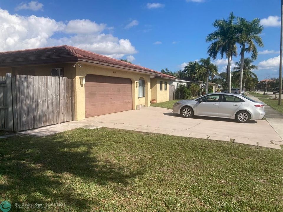 For Rent: $3,850 (3 beds, 2 baths, 1707 Square Feet)