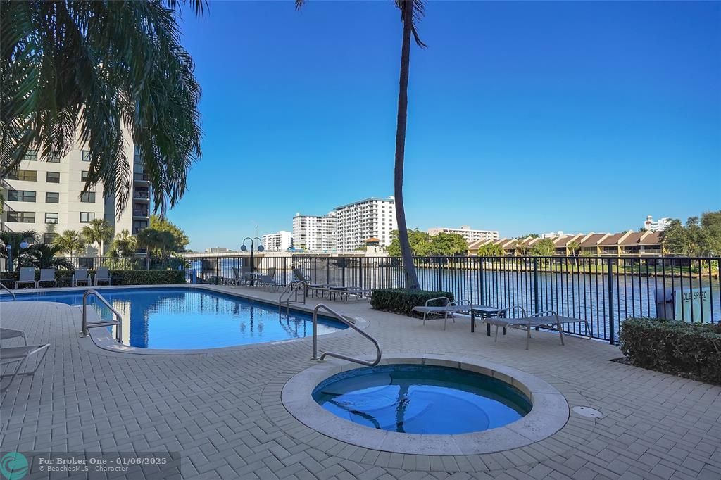 For Sale: $949,000 (2 beds, 2 baths, 1844 Square Feet)