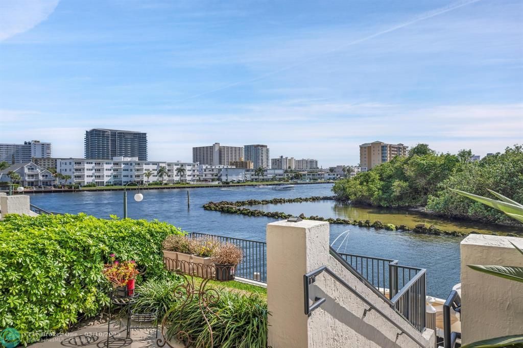 For Sale: $949,000 (2 beds, 2 baths, 1844 Square Feet)