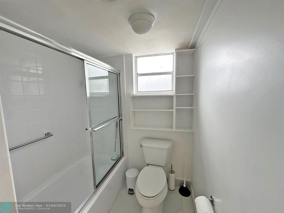 For Sale: $214,900 (2 beds, 2 baths, 965 Square Feet)