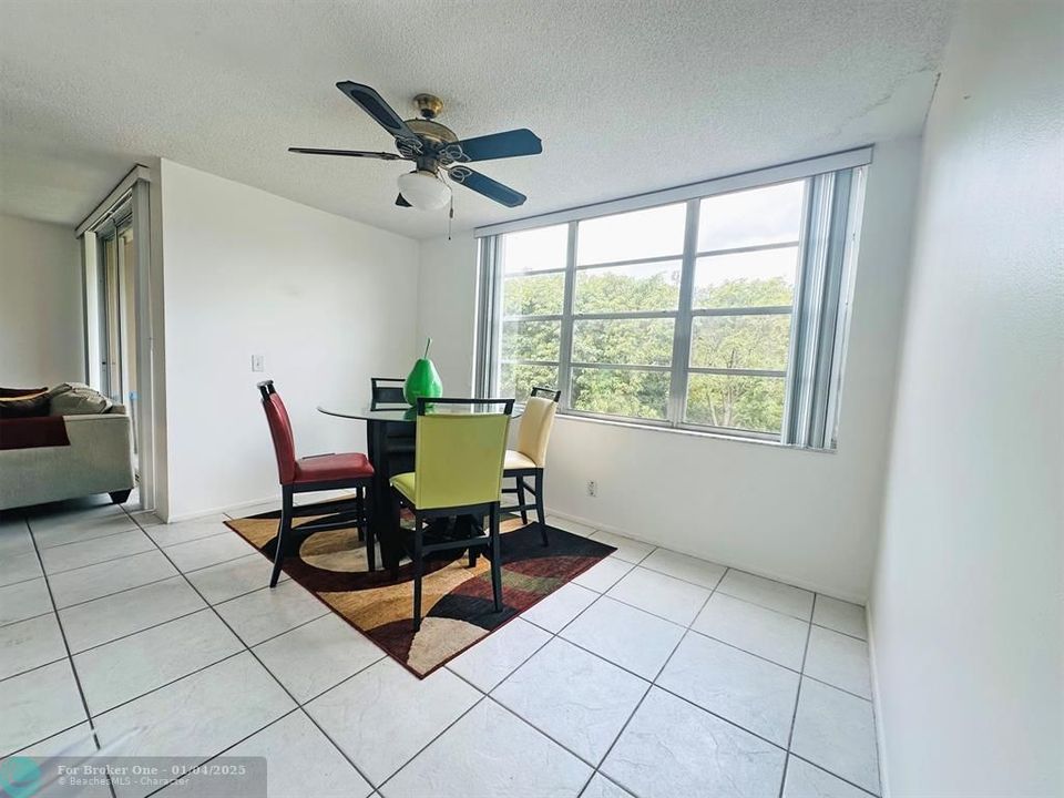 For Sale: $214,900 (2 beds, 2 baths, 965 Square Feet)