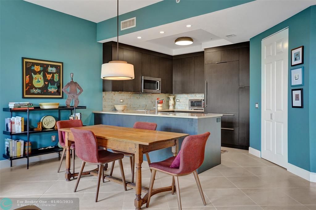 For Sale: $559,000 (2 beds, 2 baths, 1346 Square Feet)